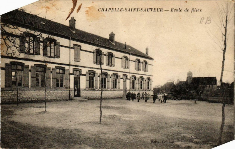 Carte postale ancienne Chapelle Saint-Sauveur Ecole de filles