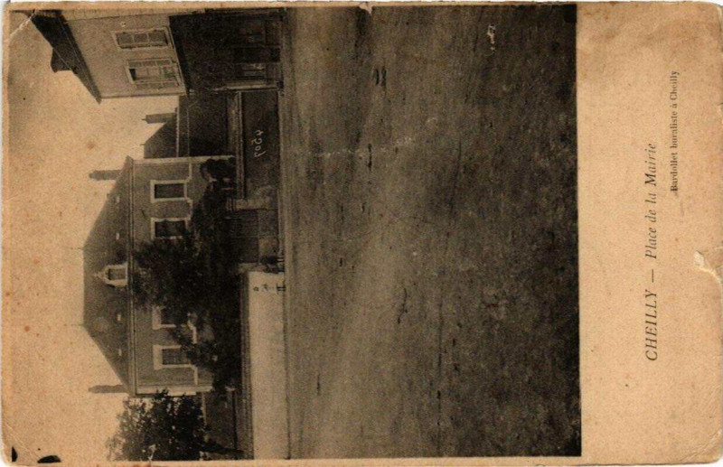 Carte postale ancienne Cheilly Place de la Mairie