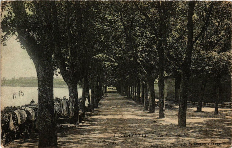 Carte postale ancienne La Clayette La Promenade à La Clayette