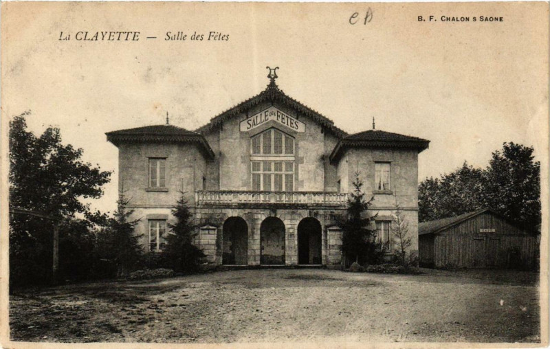 Carte postale ancienne La Clayette Salle des Fetes à La Clayette
