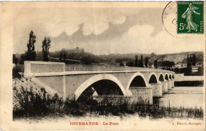 Carte postale ancienne Iguerande Le Pont à Iguerande
