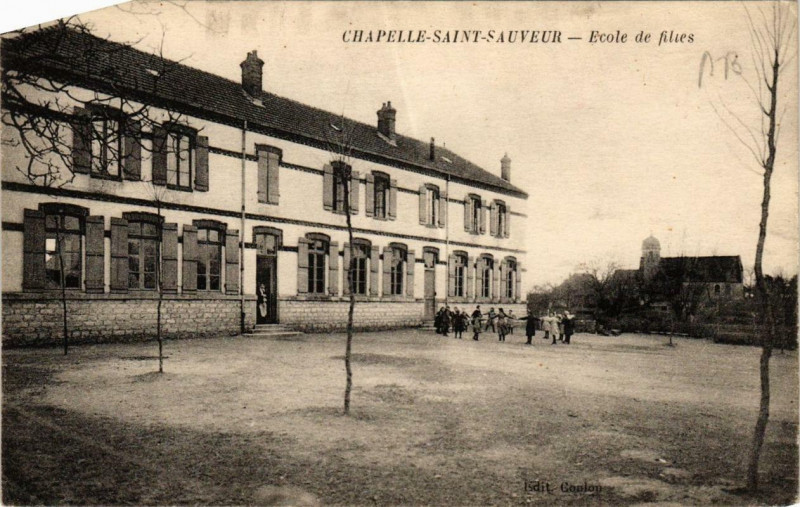 Carte postale ancienne Chapelle Saint-Sauveur Ecole de Filles