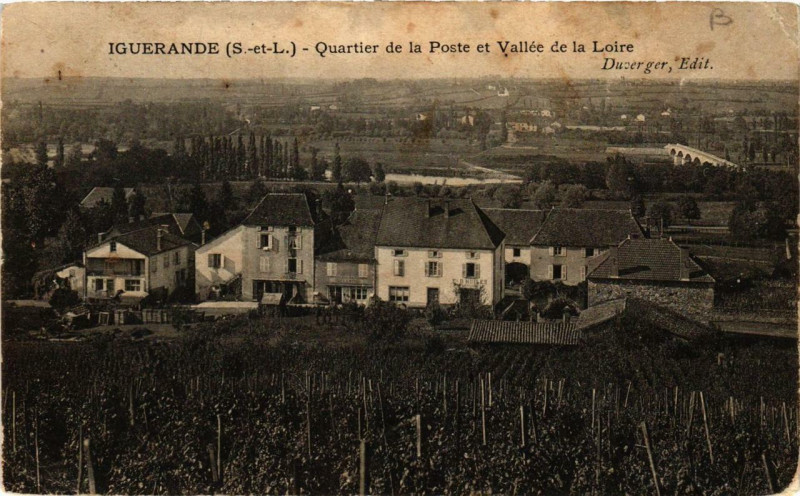 Carte postale ancienne Iguerande Quartier de la Poste et Vallée de la Loire à Iguerande