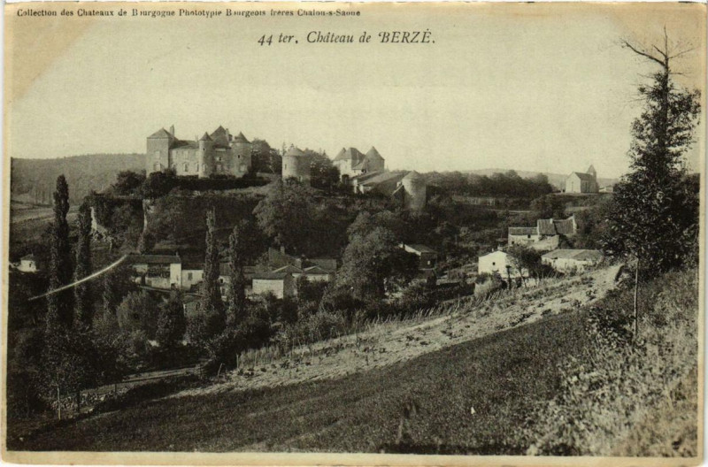 Carte postale ancienne Chateau de Berzé à Château