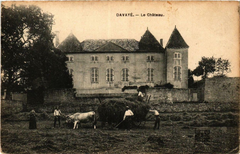 Carte postale ancienne Davaye Le Chateau à Davayé