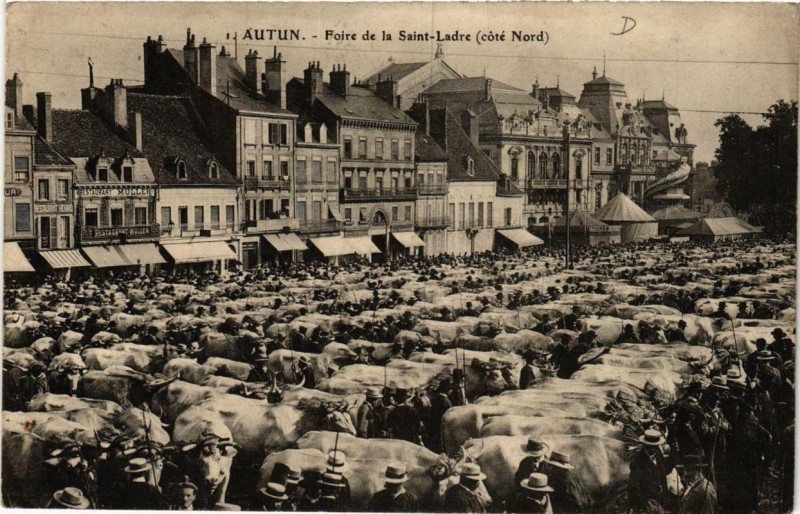 Carte postale ancienne Autun Foire de la Sainte-Ladre à Autun