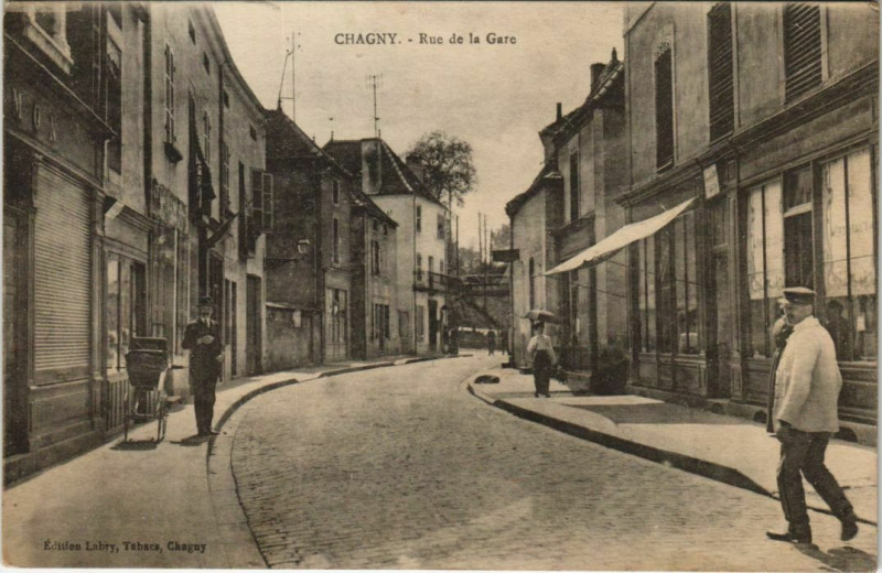 Carte postale ancienne Chagny Rue de la Gare France à Chagny