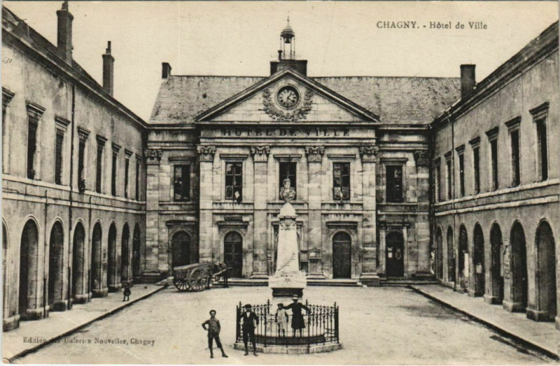 Carte postale ancienne Chagny Hotel de Ville France à Chagny