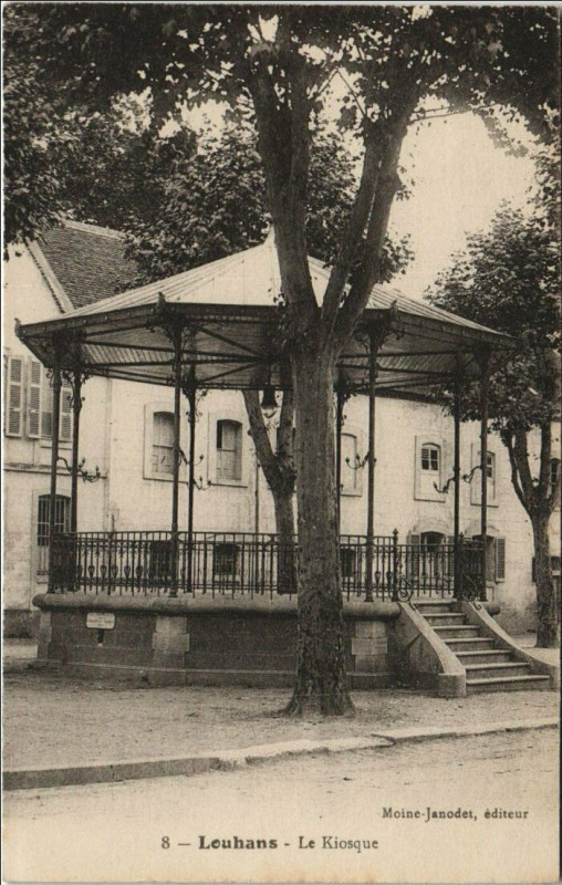 Carte postale ancienne Louhans Le Kiosque France à Louhans