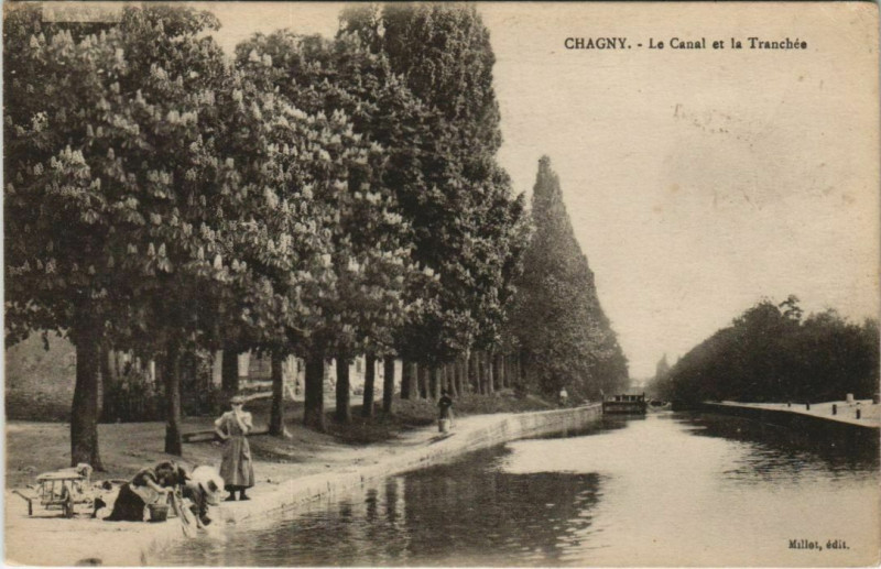 Carte postale ancienne Chagny Le Canal et la Tranchee France à Chagny