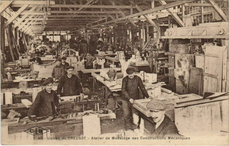 Carte postale ancienne Le Creusot Atelier de Modelage France au Creusot