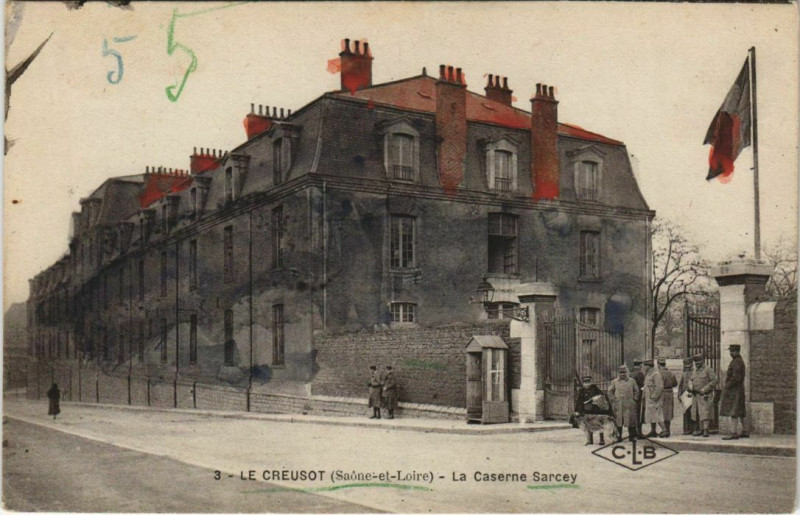 Carte postale ancienne Le Creusot La Caserne Sarcey France au Creusot