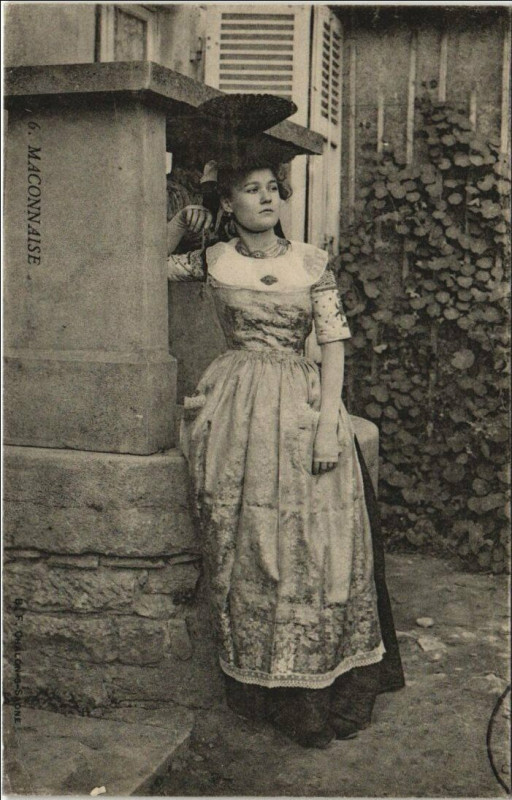 Carte postale ancienne Macon Maconnaise France