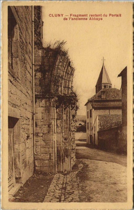 Carte postale ancienne Cluny Fragment restant du Portail France à Cluny