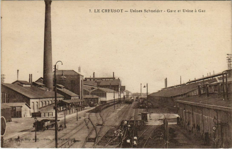 Carte postale ancienne Le Creusot Usines Schneider Gare et Usine a Gaz France au Creusot