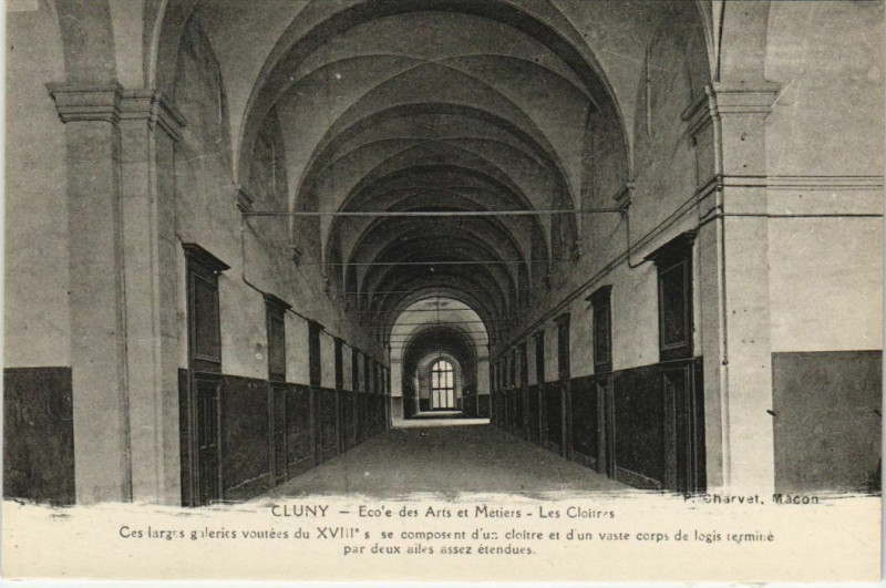 Carte postale ancienne Cluny Ecole des Arts et Metiers France à Cluny