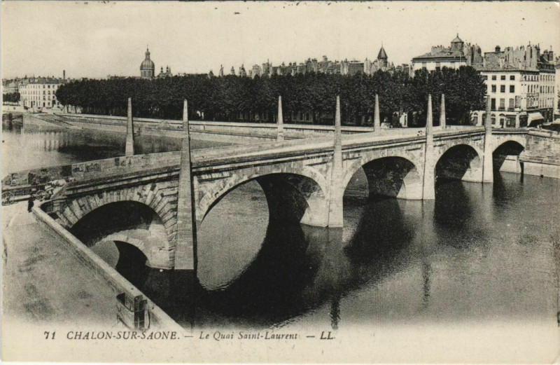 Carte postale ancienne Chalon s Saone Le Quai Saint-Laurent France