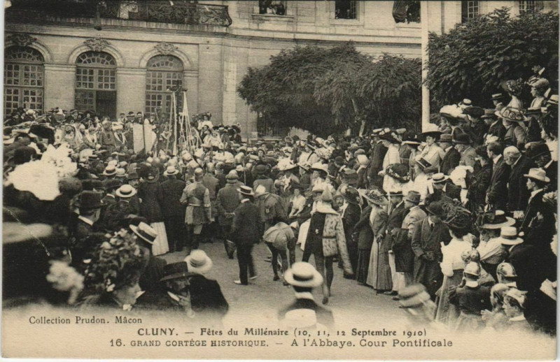 Carte postale ancienne Cluny Fetes du Millenaire France à Cluny