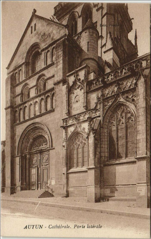 Carte postale ancienne Autun Cathedrale, Porte Laterale France à Autun