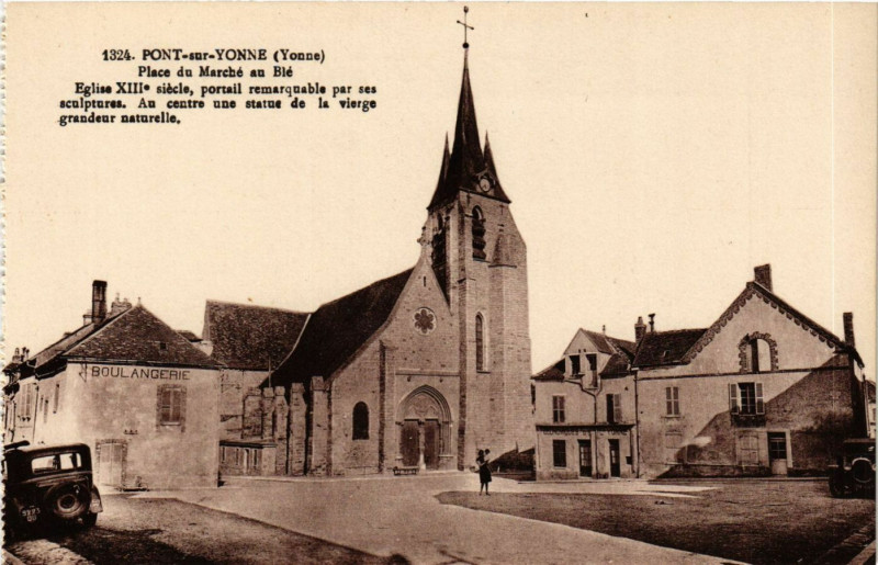 Carte postale ancienne Pont-sur-Yonne - Place du Marché au Bie à Pont-sur-Yonne