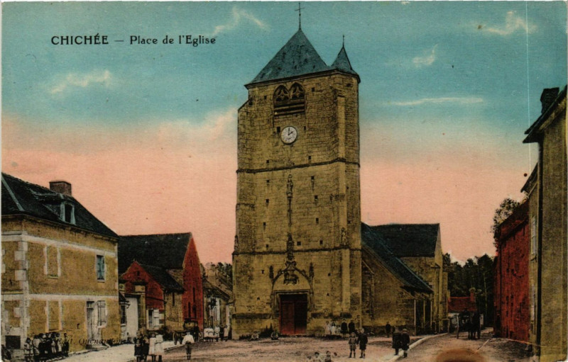 Carte postale ancienne Chichée - Place de l'Eglise à Chichée