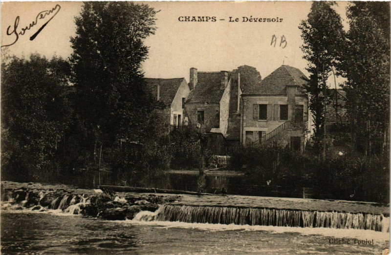 Carte postale ancienne Champs - Le Déversoir