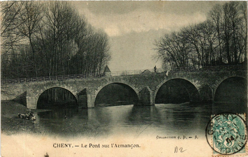 Carte postale ancienne Cheny - Le Pont sur l'Armancon à Cheny