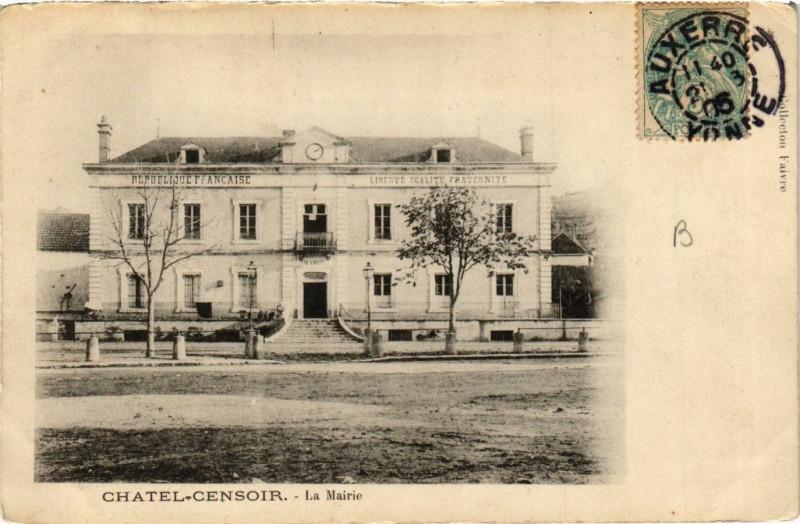 Carte postale ancienne Chatel-Censoir - La Mairie à Châtel-Censoir