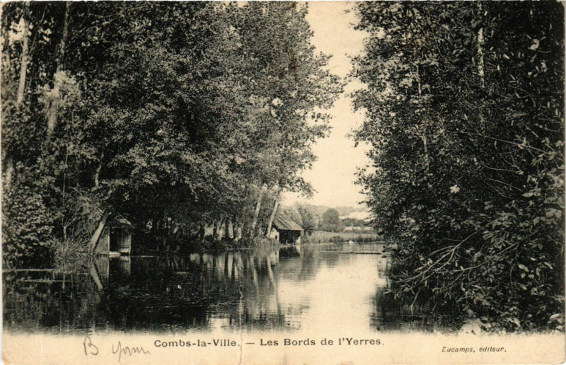 Carte postale ancienne Combs-la-Ville - Les Bords de l'Yerres