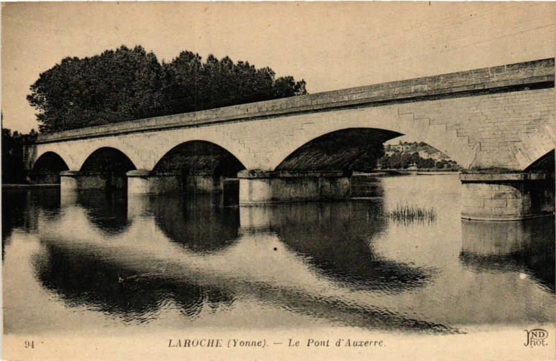 Carte postale ancienne Laroche - Le Pont d'Auxerre à Auxerre