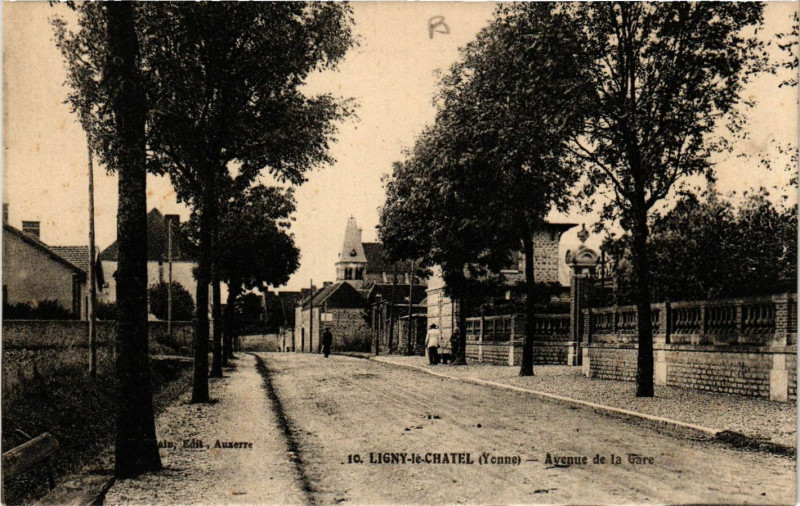 Carte postale ancienne Ligny-le-Chatel - Avenue de la Gare à Ligny-le-Châtel