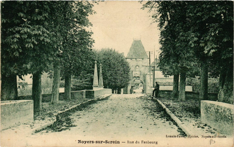 Carte postale ancienne Noyers-sur-Serein - Rue du Faubourg à Noyers