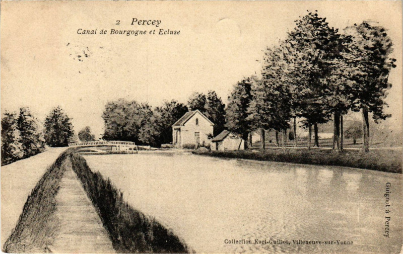Carte postale ancienne Percey - Canal deBourgogne et Ecluse à Percey