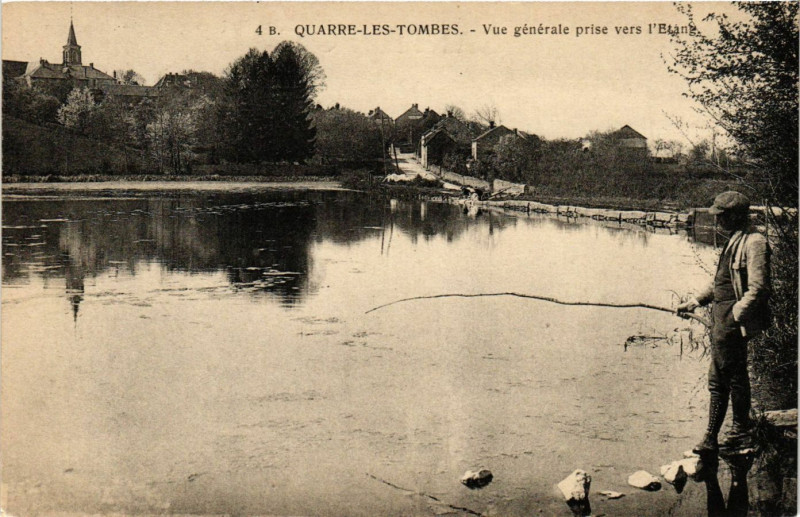 Carte postale ancienne Quarre-les-Tombes - Vue générale prise vers l'Etang à Quarré-les-Tombes