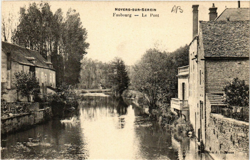 Carte postale ancienne Noyers-sur-Serein - Faubourg - Le Pont à Noyers