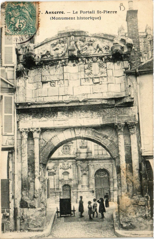 Carte postale ancienne Auxerre - Le Portail Saint-Pierre - (Monument historiques) à Auxerre