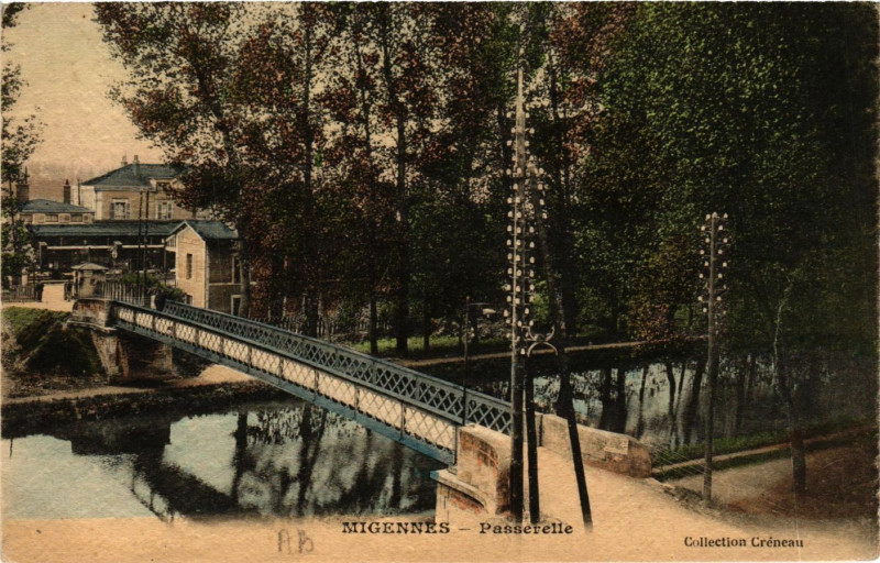 Carte postale ancienne Migennes - Passerelle à Migennes