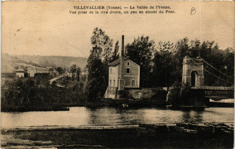 Carte postale ancienne Villevallier - La Vallée de l'Yonne - Vue prise de la rive à Villevallier