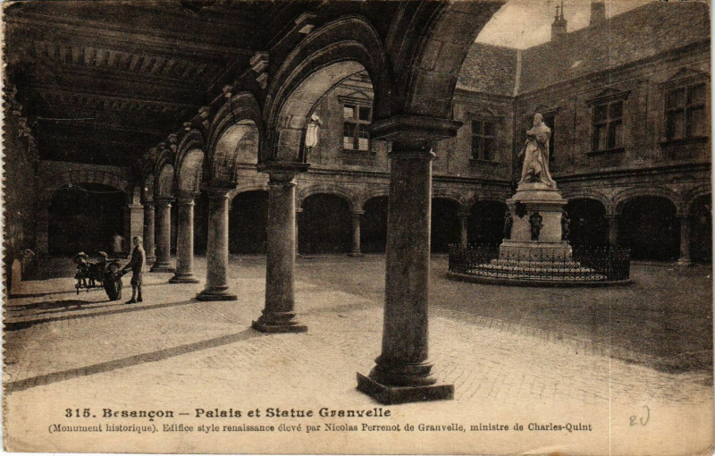 Carte postale ancienne Besancon - Palais et Statue Granvelle