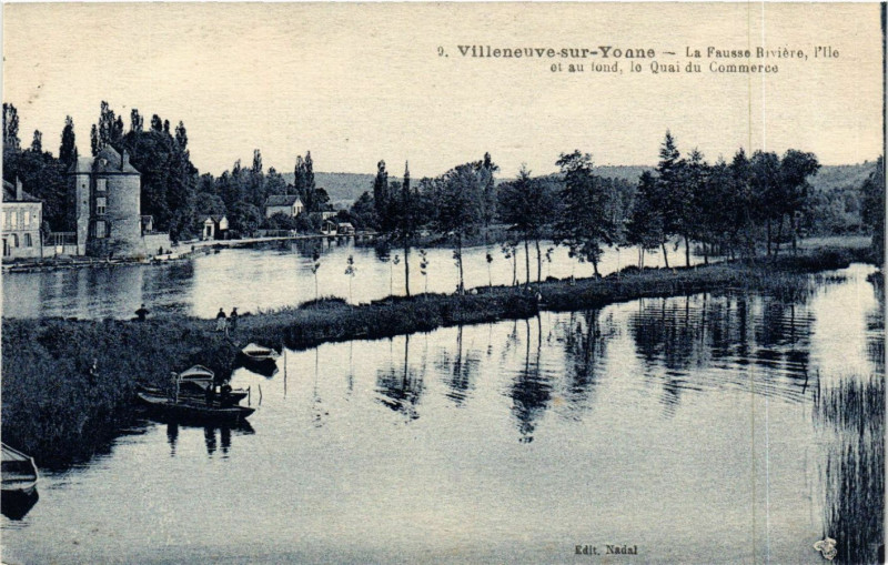 Carte postale ancienne Villeneuve-sur-Yonne - La Fausse Riviere l'Ile et au fond le Quai à Villeneuve-sur-Yonne