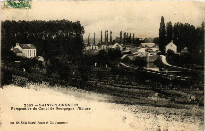 Carte postale ancienne Saint-Florentin - Perspective du Canal de Bourgogne l'Ecluse à Saint-Florentin