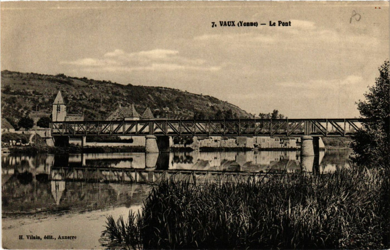 Carte postale ancienne Vaux - Le Pont