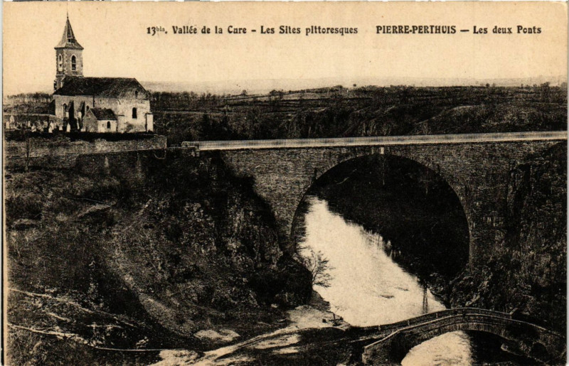 Carte postale ancienne Vallée de la Cure Les Sites pittoresques Pierre-Perthuis La.. à Pierre-Perthuis