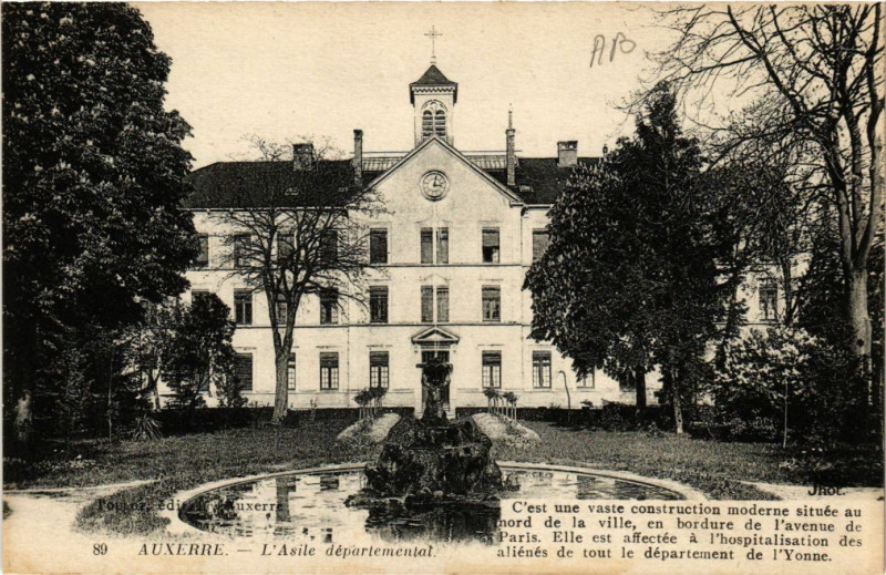 Carte postale ancienne Auxerre - L'Asile départemental à Auxerre