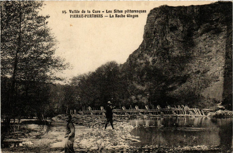 Carte postale ancienne Vallée de la Cure Les Sites pittoresques Pierre-Perthuis La.. à Pierre-Perthuis