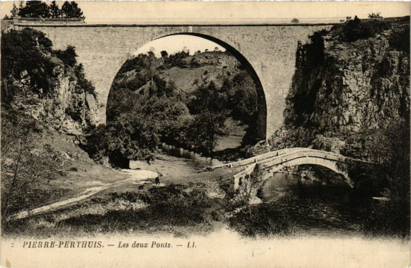 Carte postale ancienne Pierre-Perthuis - Les deux Ponts à Pierre-Perthuis