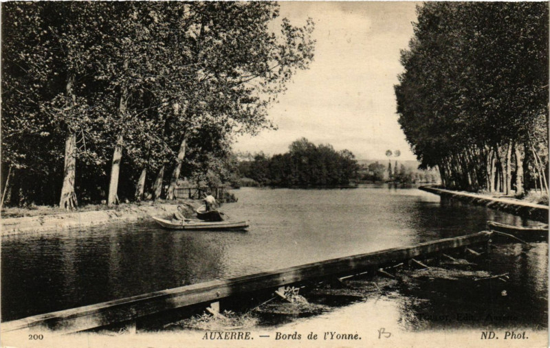Carte postale ancienne Auxerre - Bords de l'Yonne à Auxerre