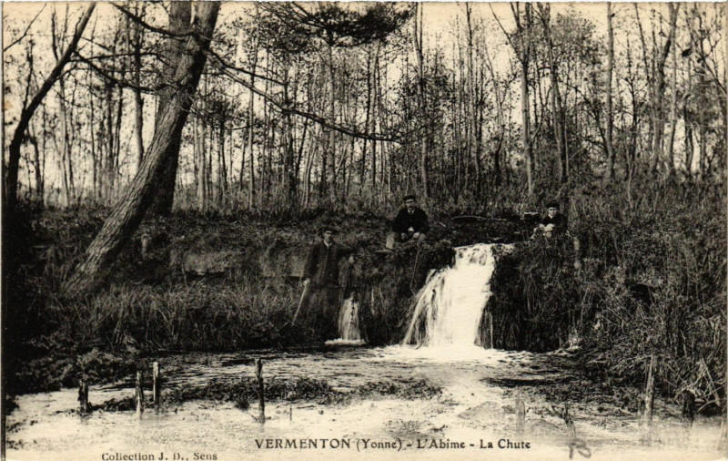 Carte postale ancienne Vermenton - L'Abime - La Chute à Vermenton
