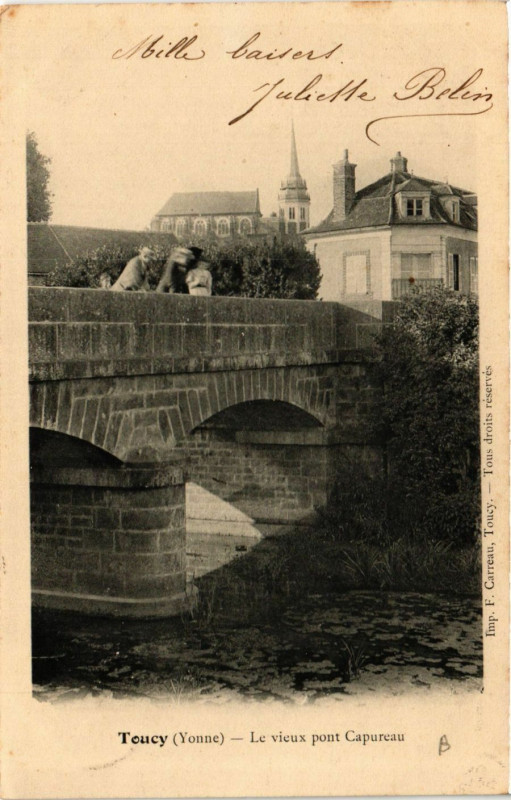 Carte postale ancienne Toucy - Le vieux pont Capureau à Toucy