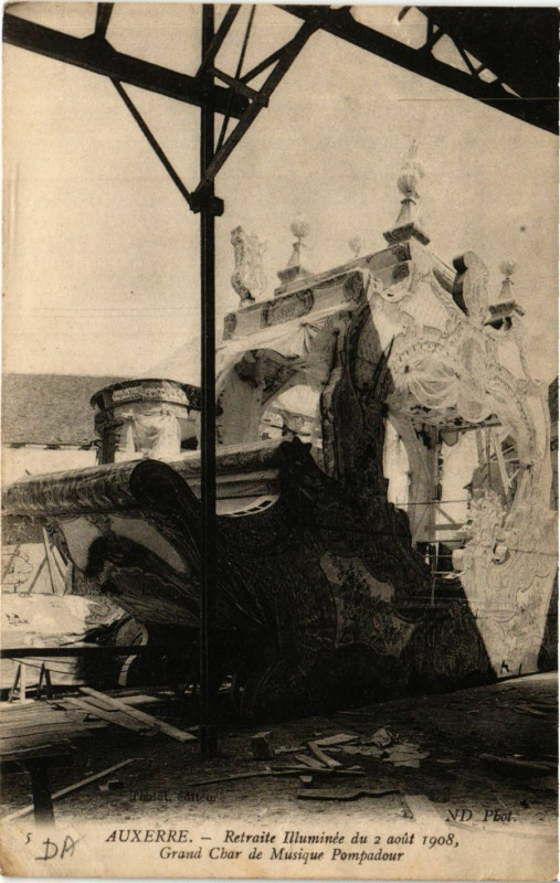 Carte postale ancienne Auxerre - Retraite Illuminée du 2 aout 1908 Grand Char de Musique à Auxerre